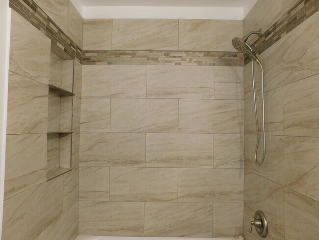 Building Photo - 869 Iowa Ave