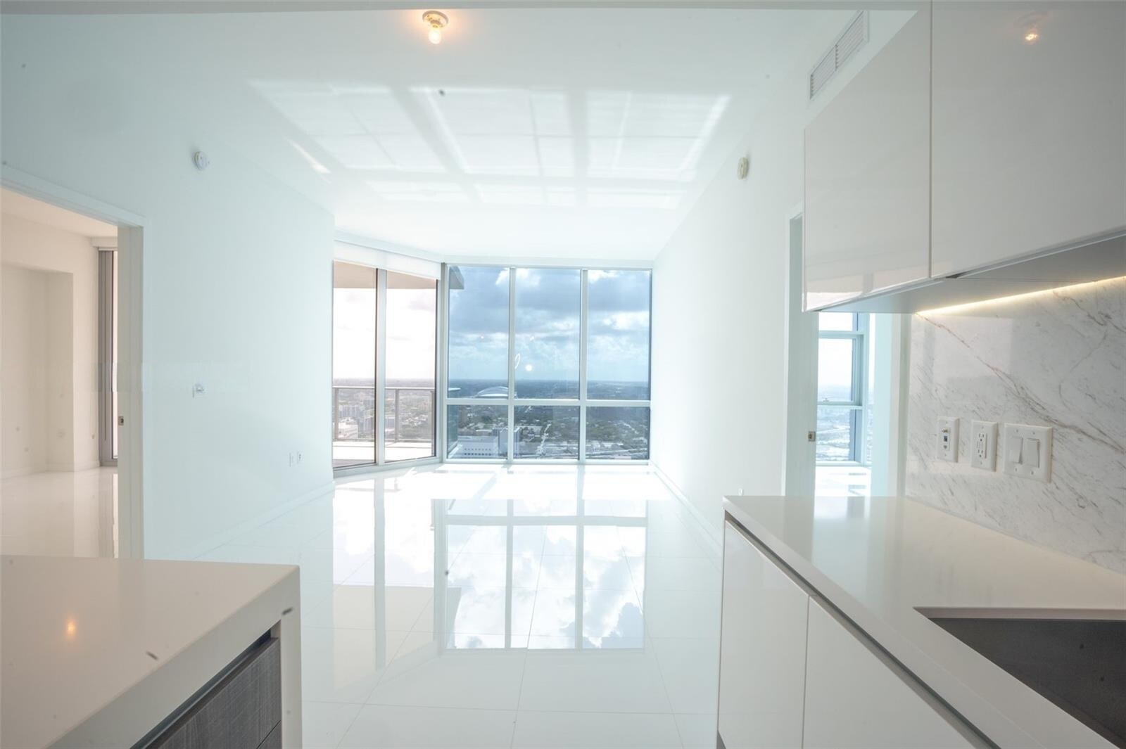 Building Photo - 851 NE 1st Ave