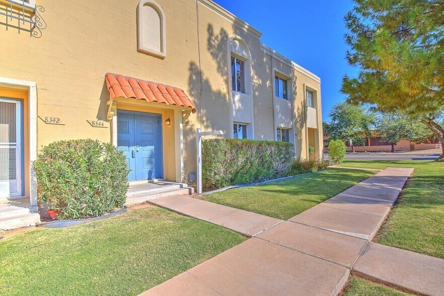 Building Photo - 8344 E Chaparral Rd