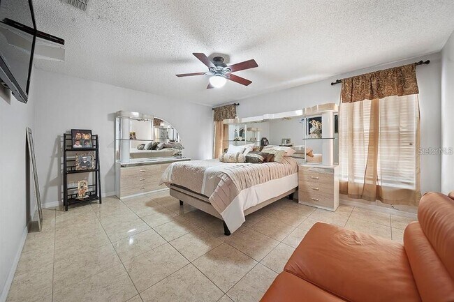 Building Photo - 3304 Amberley Park Cir