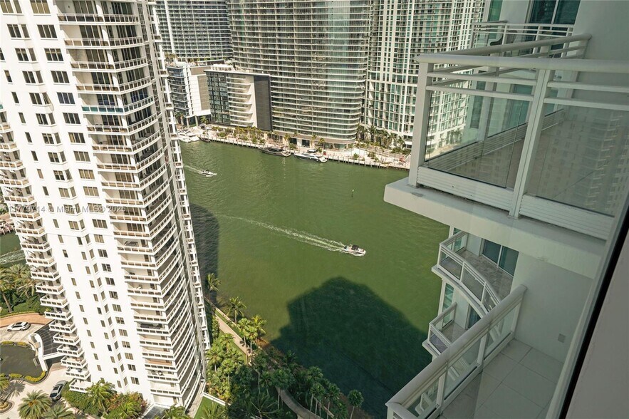 Building Photo - 900 Brickell Key Blvd