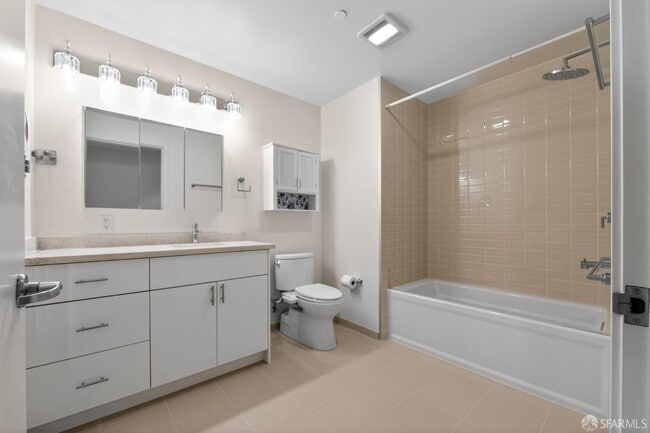 Building Photo - 10 Innes Ct