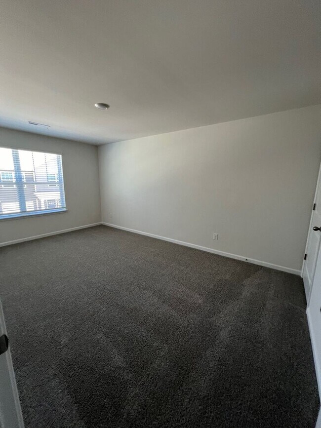 Building Photo - Pristine 3BR Townhouse in Arden