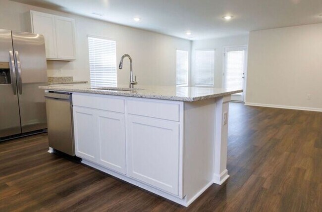 Building Photo - MOVE IN SPECIAL-Beautiful home available for rent