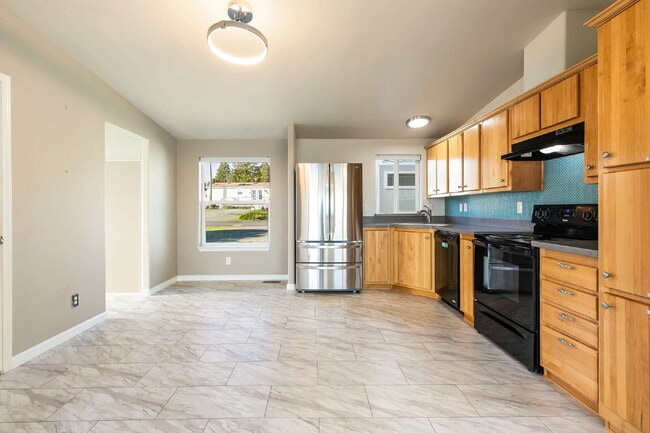 Building Photo - Breathtaking 3-Bed Beachfront Retreat with Scenic Views in Ferndale