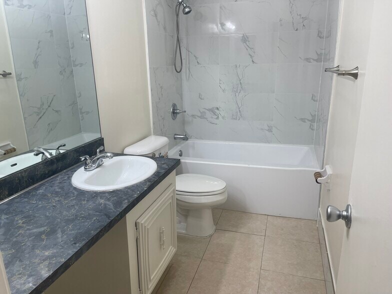 Building Photo - 5953 NW 25th Ct