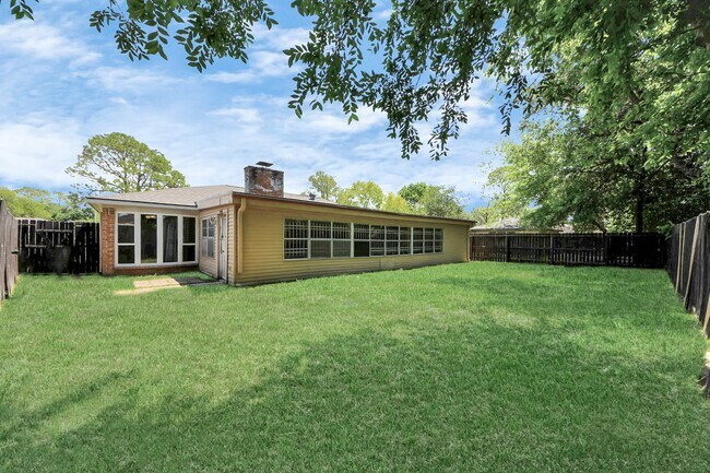 Building Photo - 10707 Shannon Hills Dr