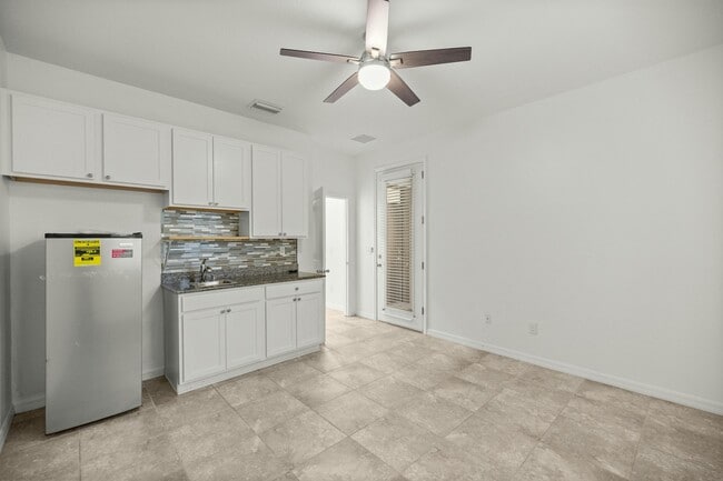 Building Photo - 5023 SW 58th Pl