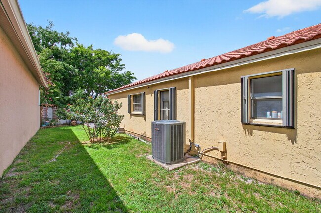 Building Photo - 10332 Islander Dr