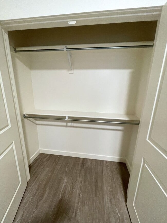 Building Photo - Modern 3-Bed Townhome with 2-Car Garage, P...