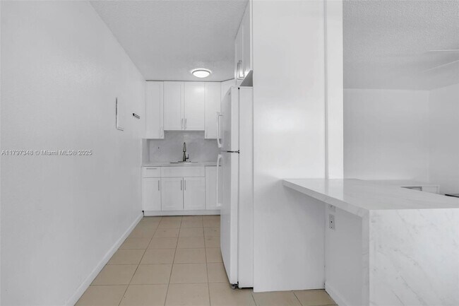 Building Photo - 4590 SW 67th Ave