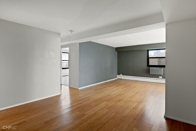 Building Photo - 6030 N Sheridan Rd