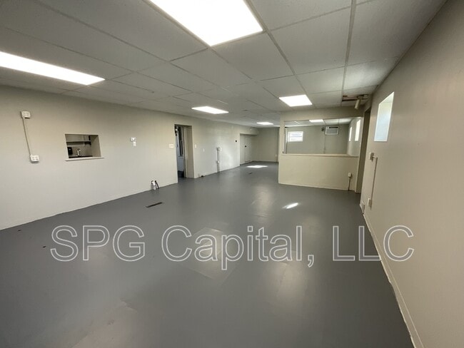 Building Photo - 477 High St