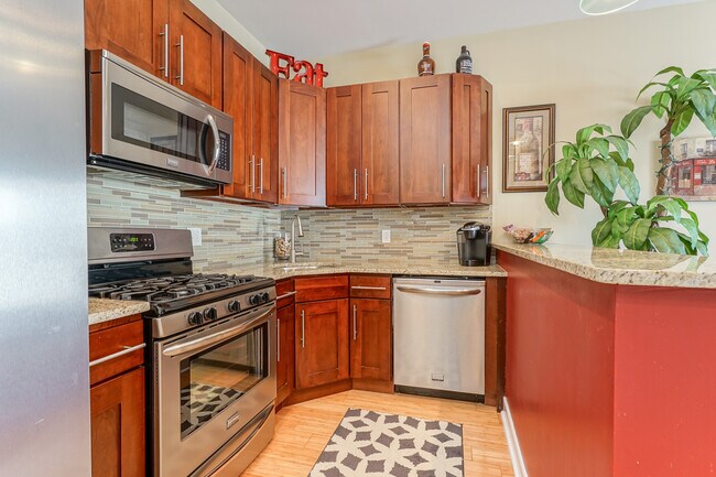 Building Photo - 1533 Fairmount Ave