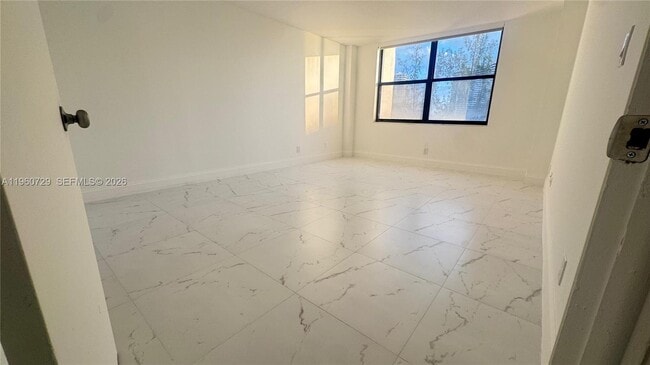 Building Photo - 18151 NE 31st Ct