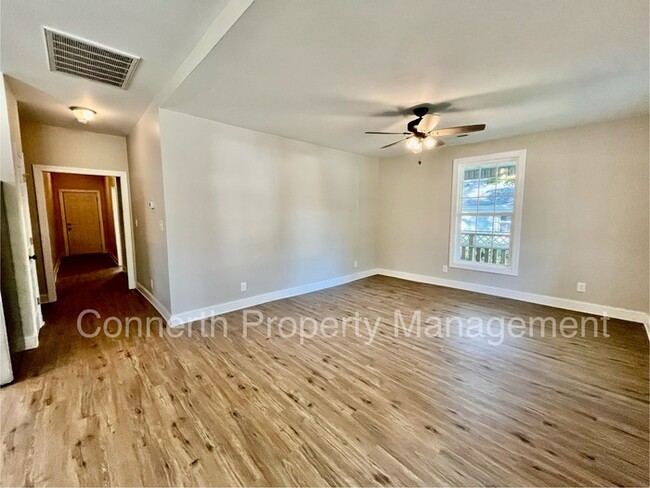Building Photo - 774 Gracey Ave