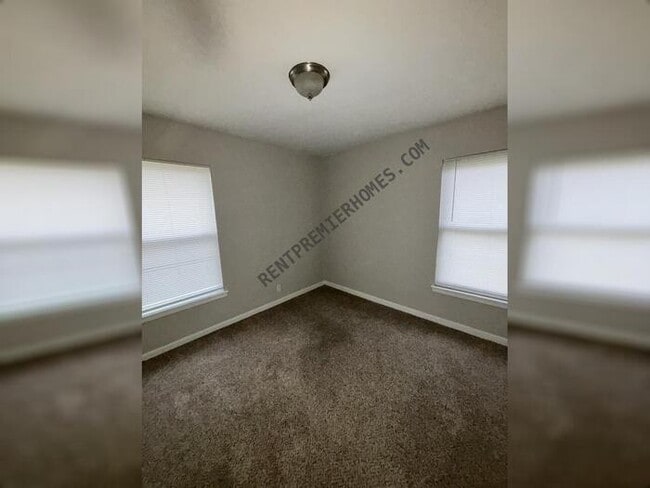 Building Photo - 1501 School Dr