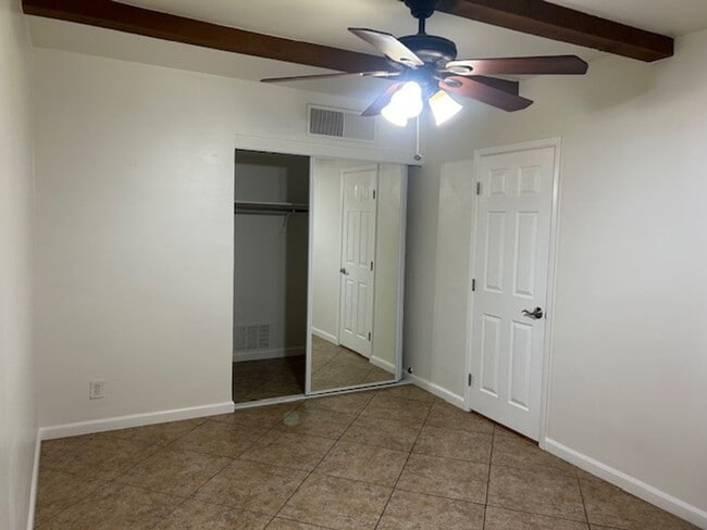 Building Photo - Spacious 3 Bedroom + Den Near Phoenix Country Club