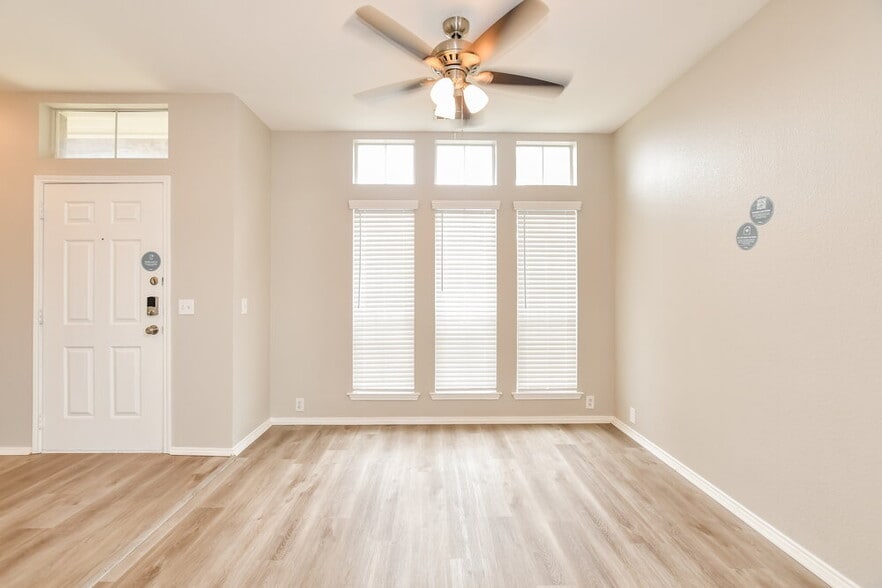 Building Photo - 309 Cobblestone Dr