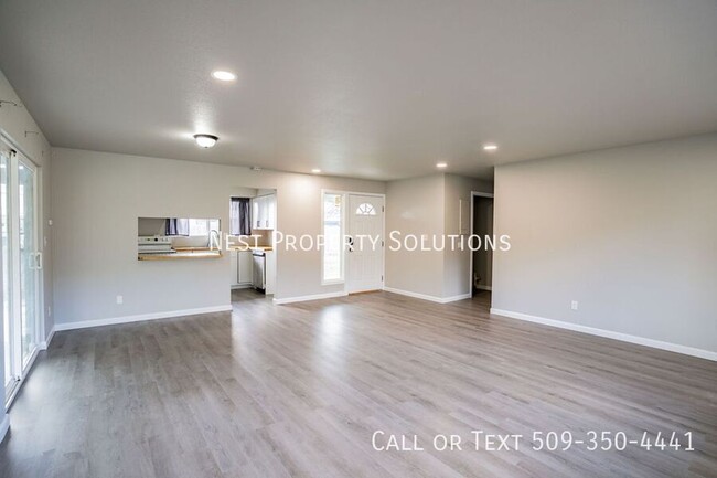 Building Photo - 160 Carswell Dr