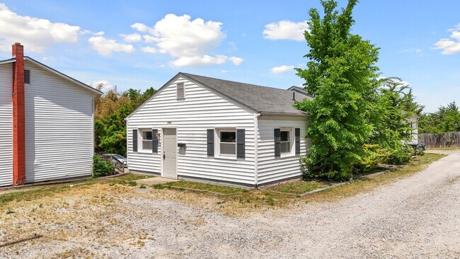 Building Photo - 422 Longwood Ave