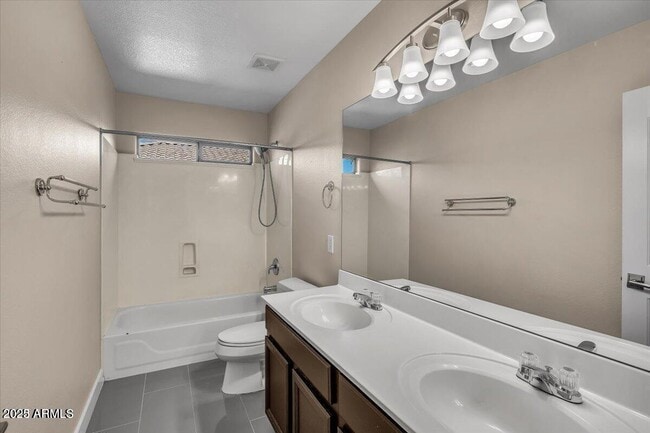 Building Photo - 902 W Azalea Pl