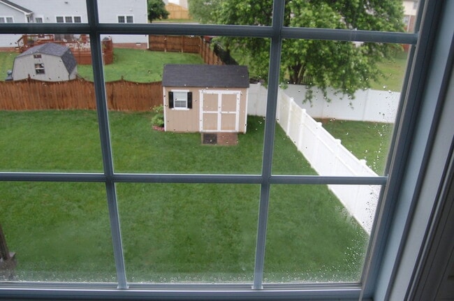 Building Photo - 2218 Midview Rd