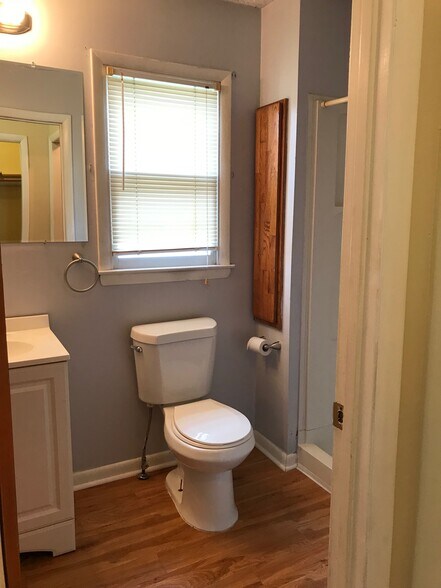 full bath #1 in primary bedroom - 9044 Rhode Island Ave