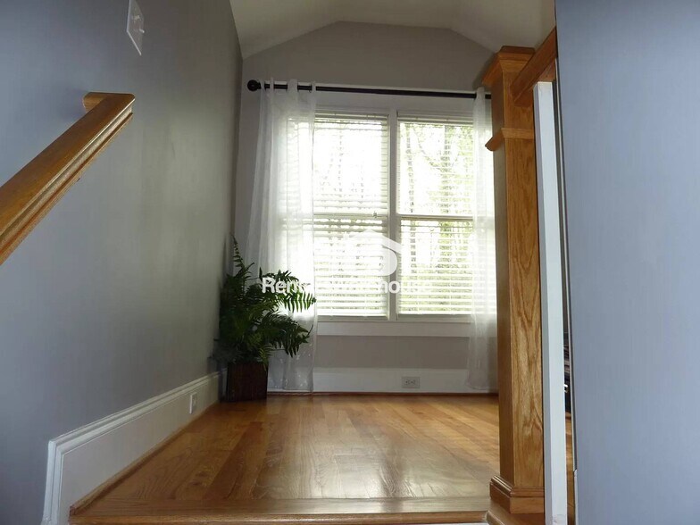 Building Photo - 1357 Benteen Park Dr SE