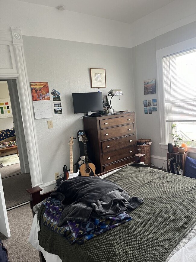 Building Photo - 1212 N Garden St