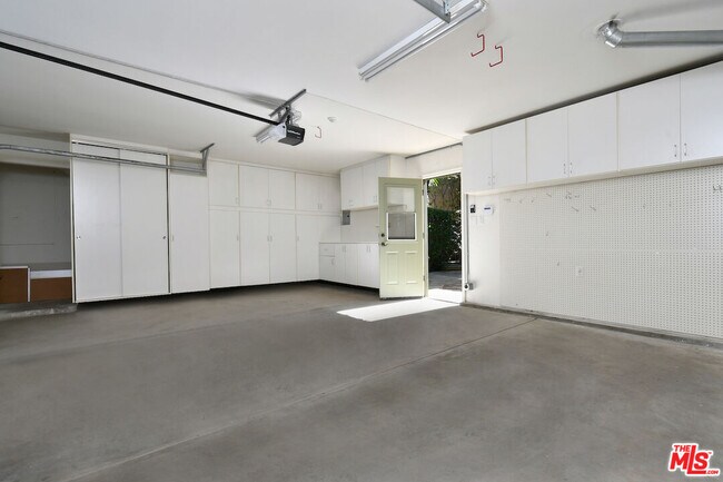 Building Photo - 12207 Cantura St