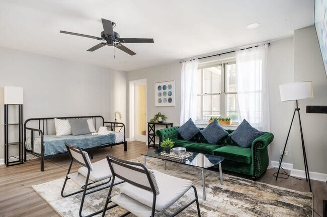 Building Photo - 300 W Peachtree St NW