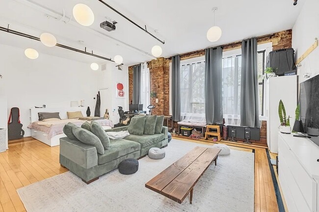 Building Photo - 308 Graham Ave