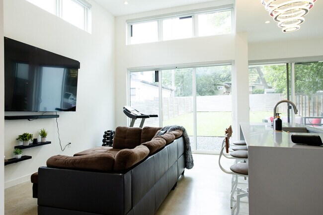 Building Photo - 507 S Park Dr