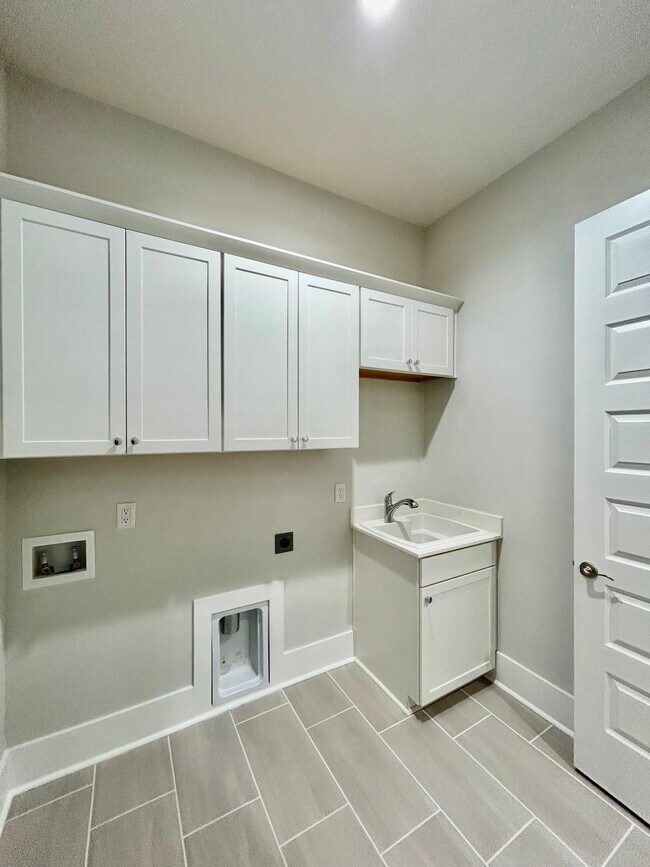 Building Photo - 1214 Laurel Oak Ave