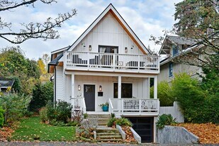 Building Photo - 3212 E Spruce St