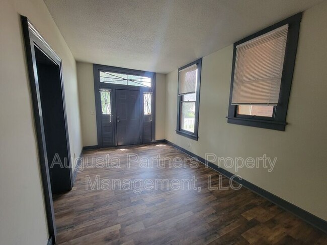 Building Photo - 508 3rd St