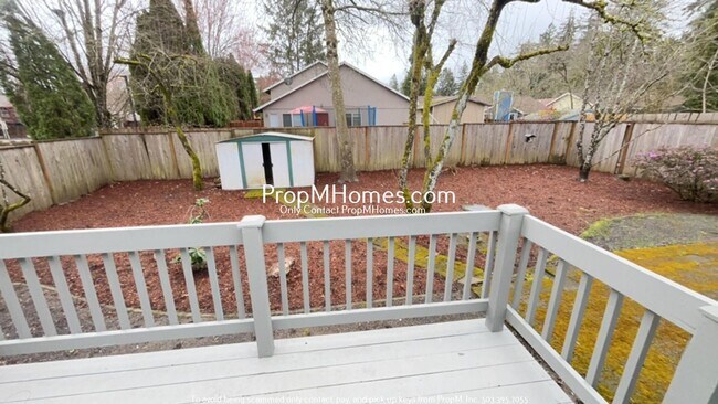 Building Photo - Lake Oswego Two Bedroom Home - New Updated Kitchen Coming Soon!