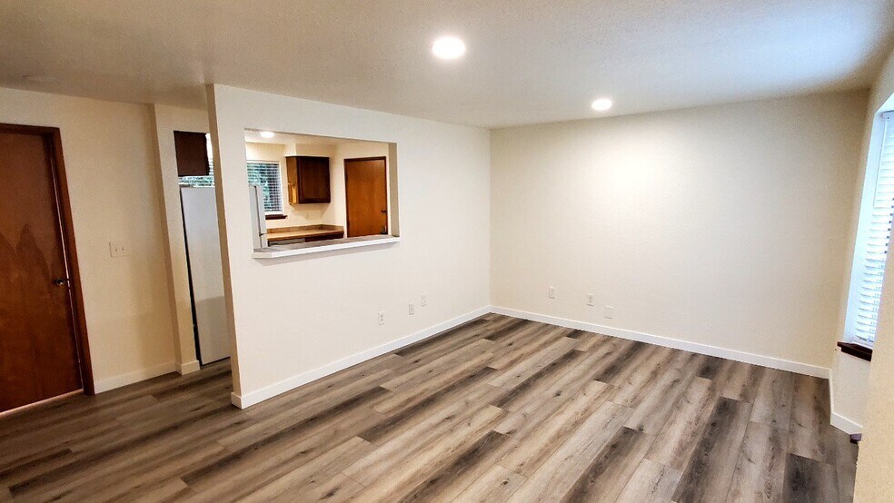 Building Photo - 821 Kaiser Rd NW