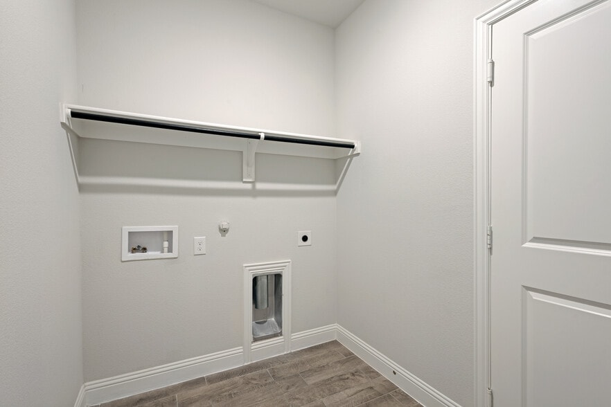 Building Photo - 724 Amenduni Ln