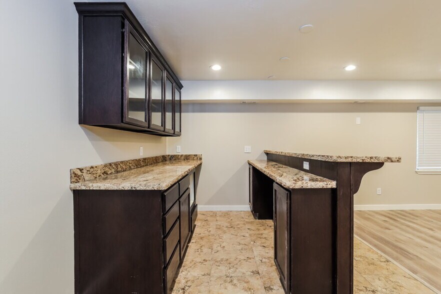 Building Photo - 8558 Maul Oak Dr