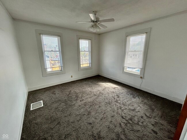 Building Photo - 639 Stevens St