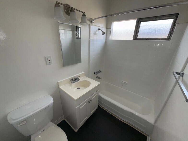 Building Photo - 3758 Inglewood Blvd