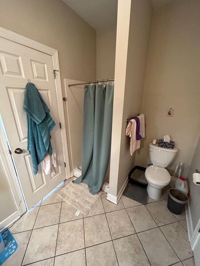 Building Photo - 1517 W Cary St