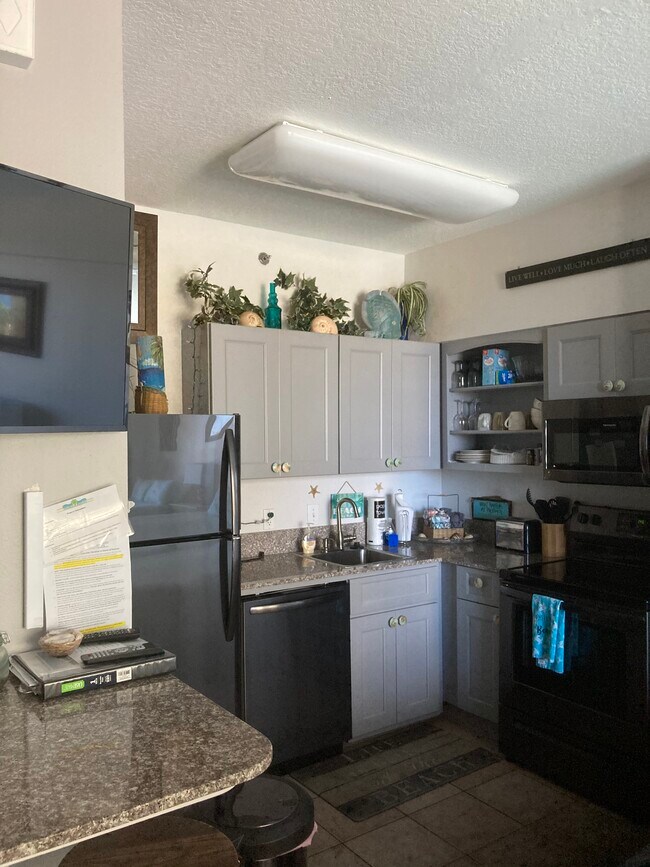 Building Photo - 9900 S Thomas Dr