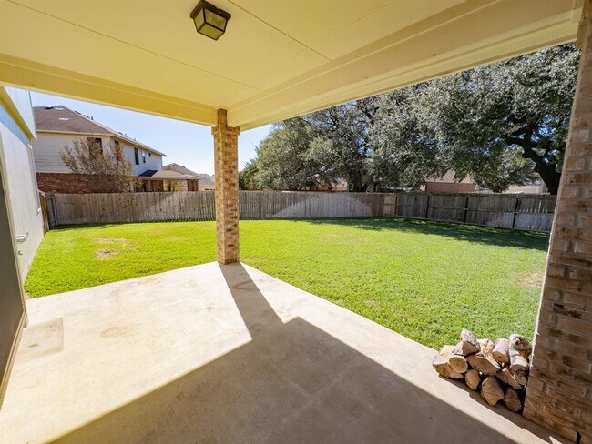 Building Photo - 320 Peanut Dr