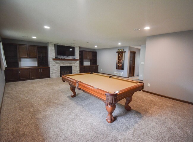 Building Photo - Spacious 5BR in NW Rochester w/ Fenced Yard!