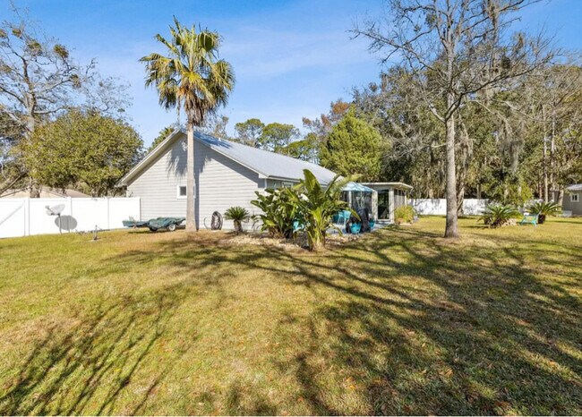 Building Photo - 96038 Maple Ct