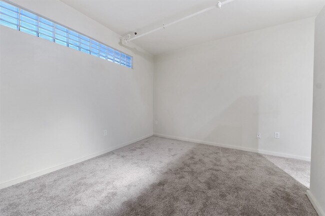 Building Photo - 915 Olive St