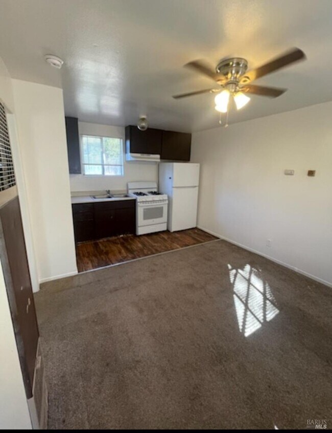 Primary Photo - 110 Foothill Blvd